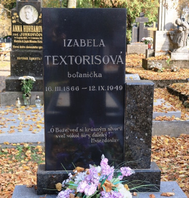 TEXTORISOVÁ, Izabela